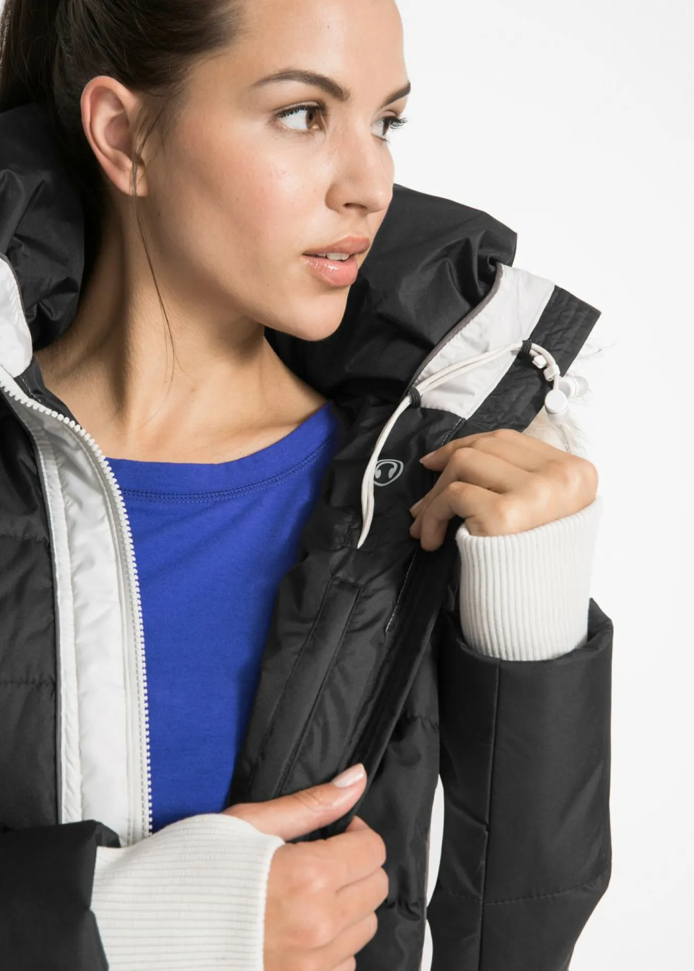 Abrigo corto para exteriores con pelo sintético y material impermeable