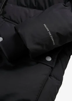 Abrigo de plumón con detalles reflectantes