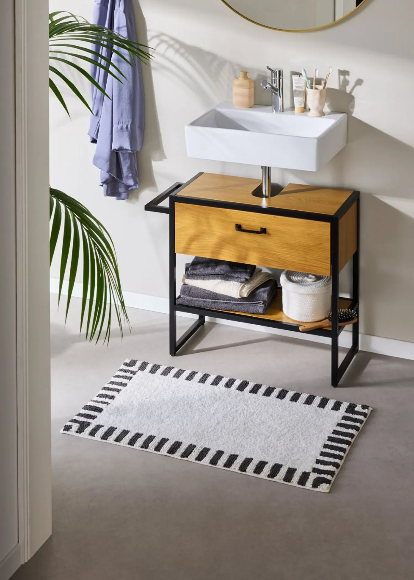Alfombrilla de baño con diseño minimalista