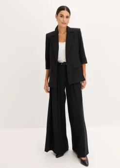 Americana con hombros marcados en tendencia