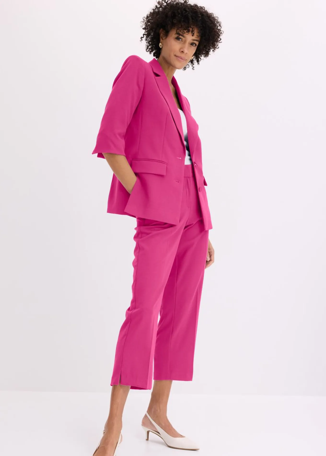 Americana con hombros marcados en tendencia