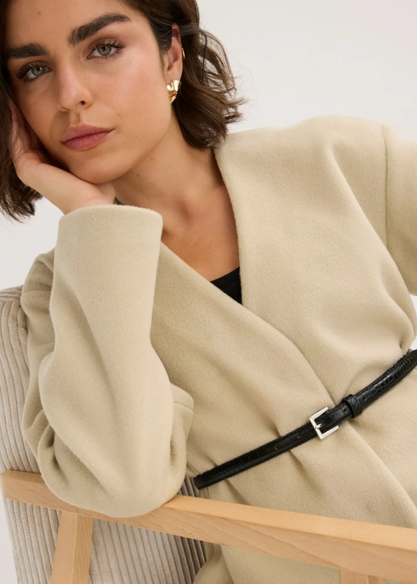 Americana oversized con cinturón en efecto lana, sin forro