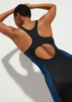 Bañador deportivo de material de secado rápido con perneras