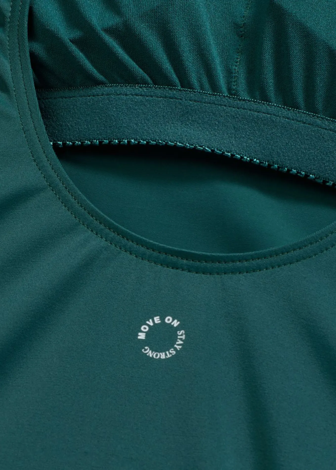 Bañador deportivo de material de secado rápido con espalda nadadora