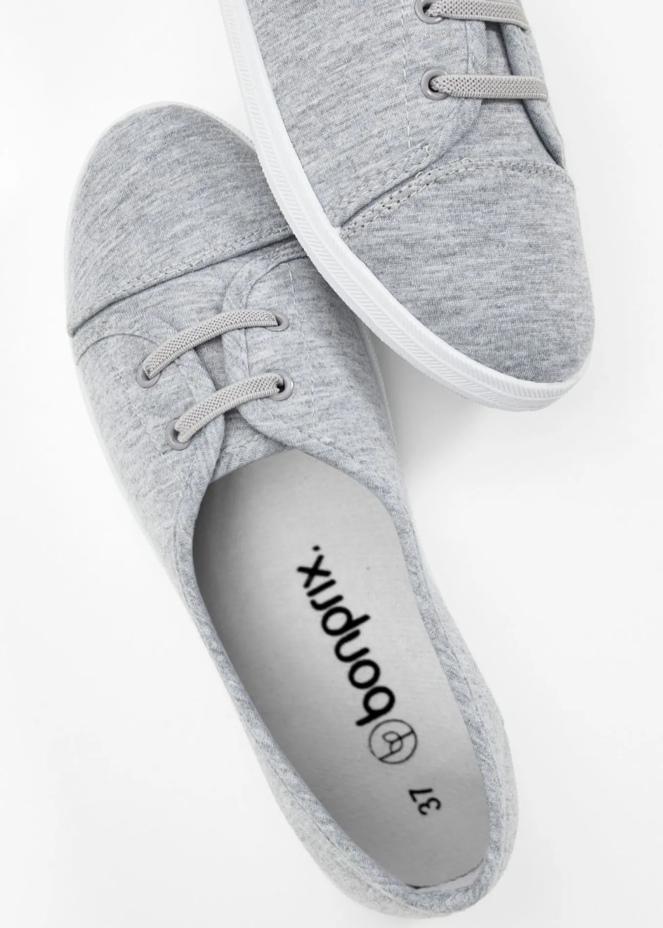 Bailarinas con cordones decorativos