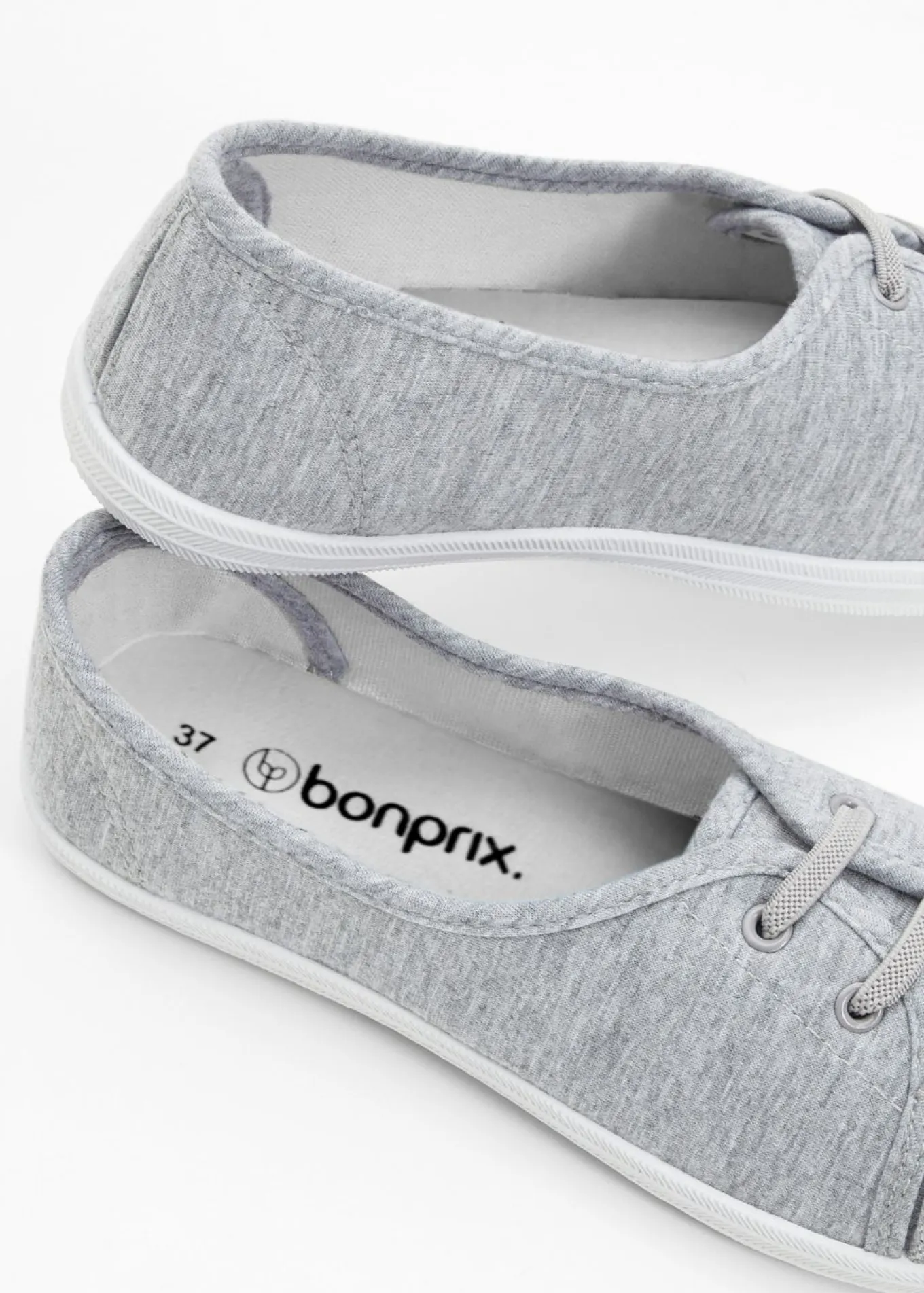 Bailarinas con cordones decorativos
