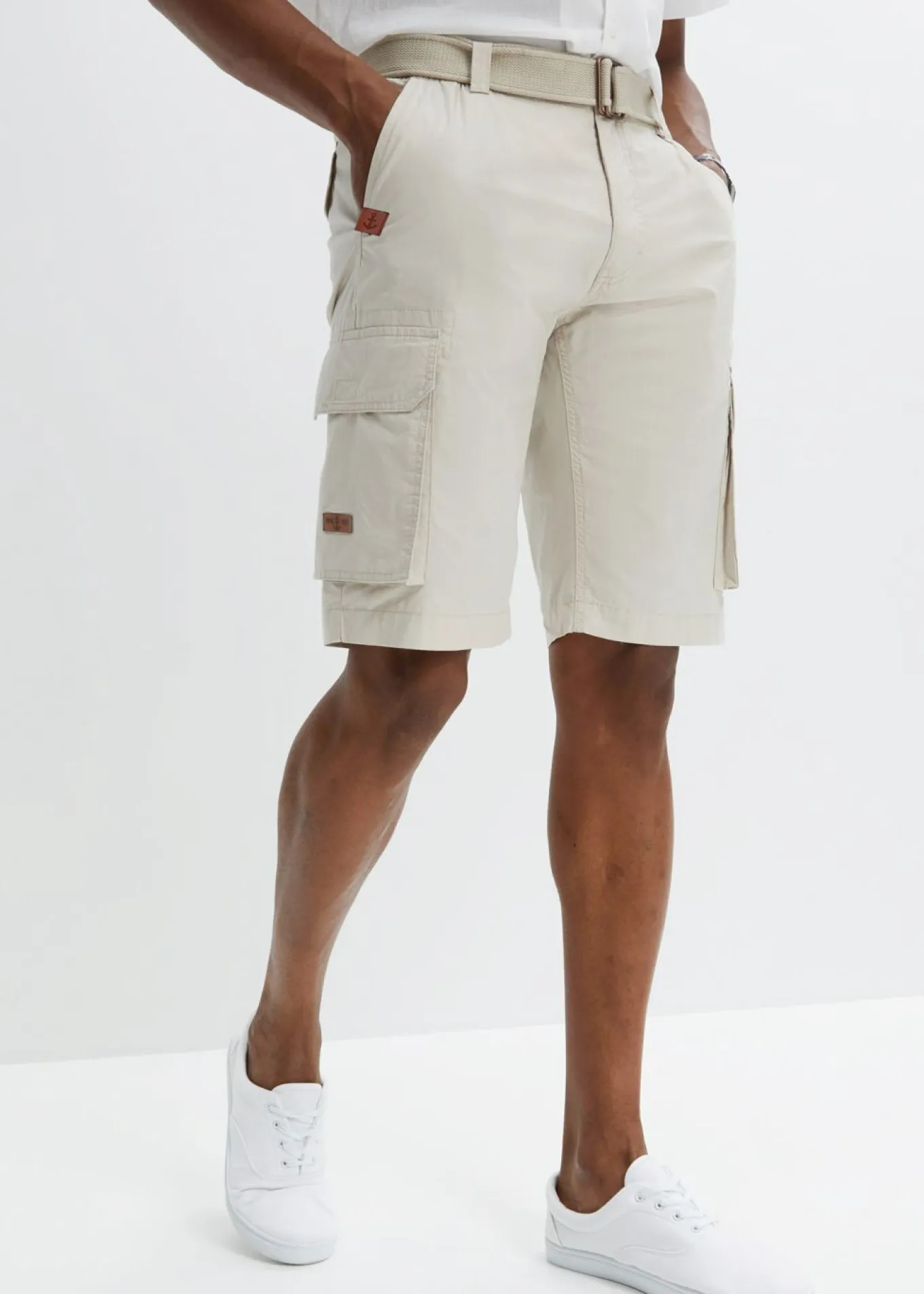 Bermuda cargo con cintura y cinturón cómodos, regular fit