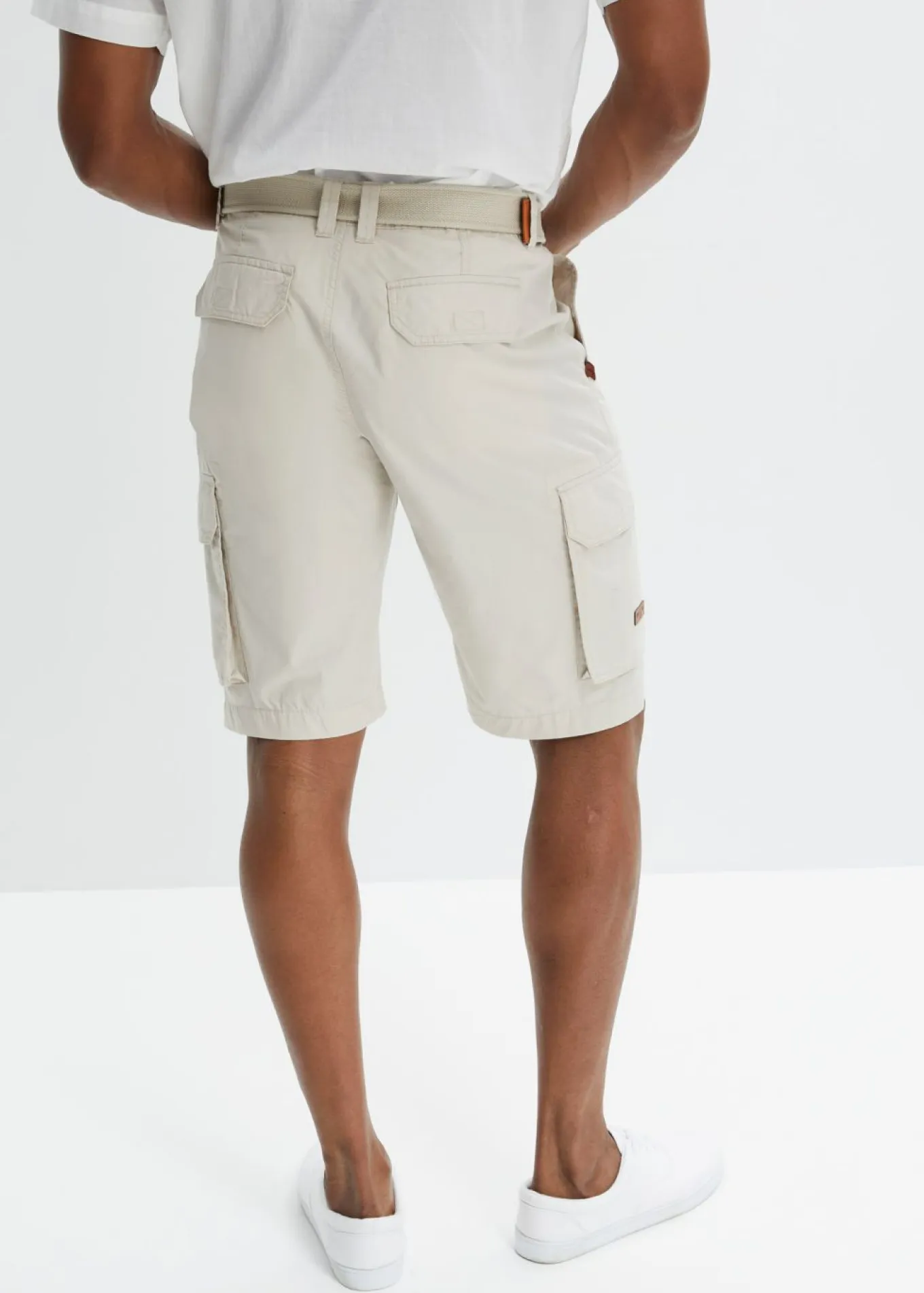 Bermuda cargo con cintura y cinturón cómodos, regular fit