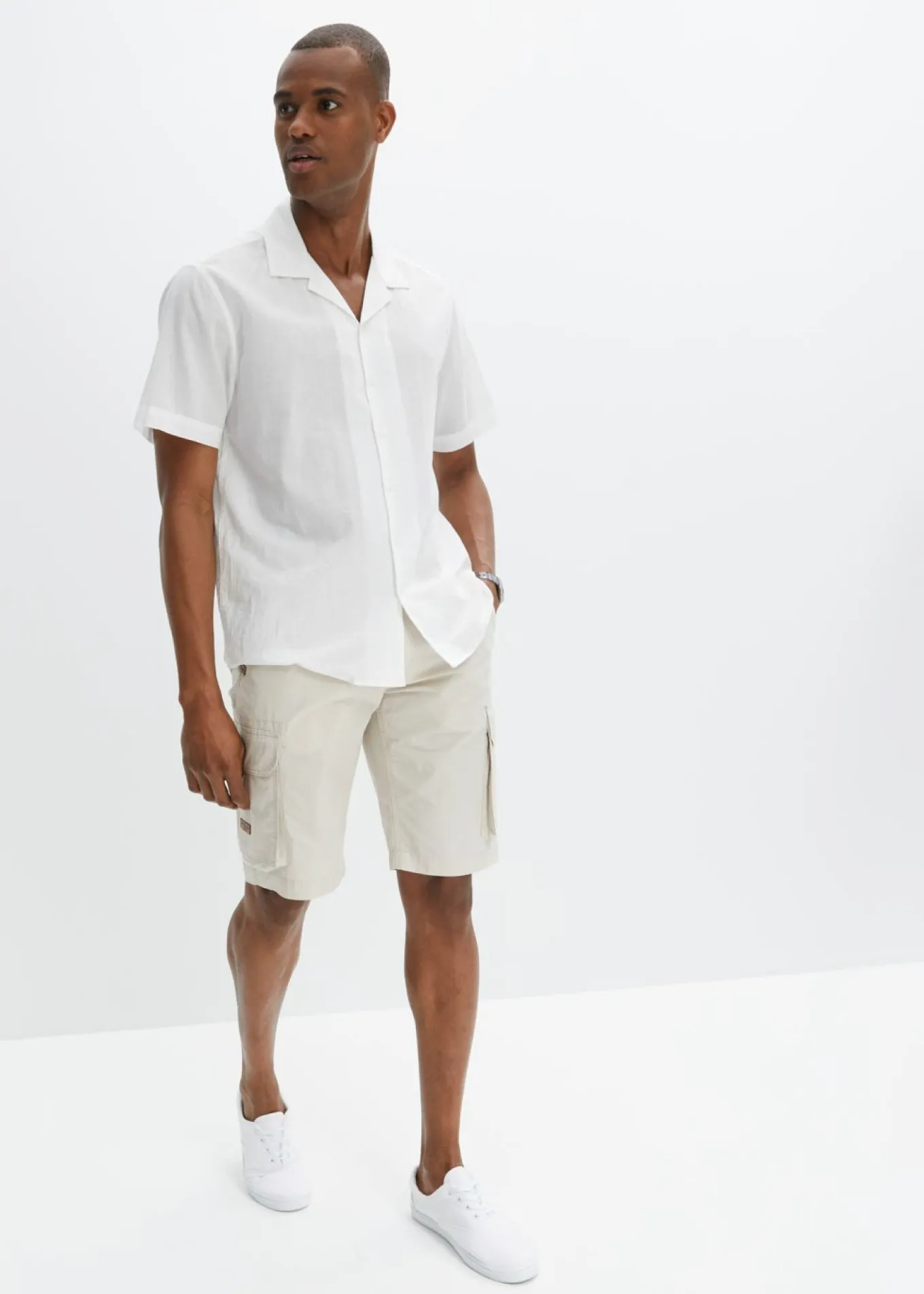 Bermuda cargo con cintura y cinturón cómodos, regular fit