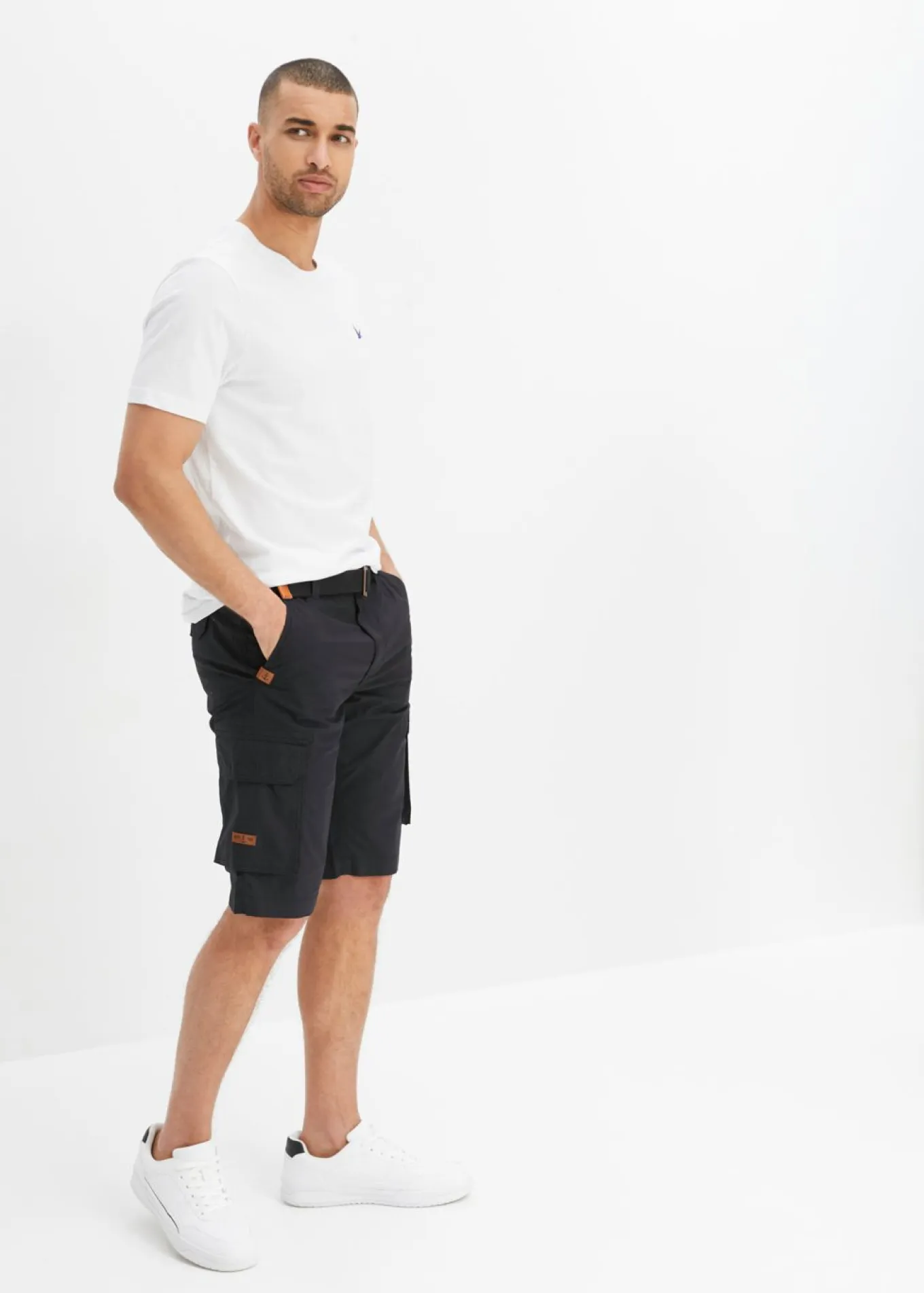 Bermuda cargo con cintura y cinturón cómodos, regular fit