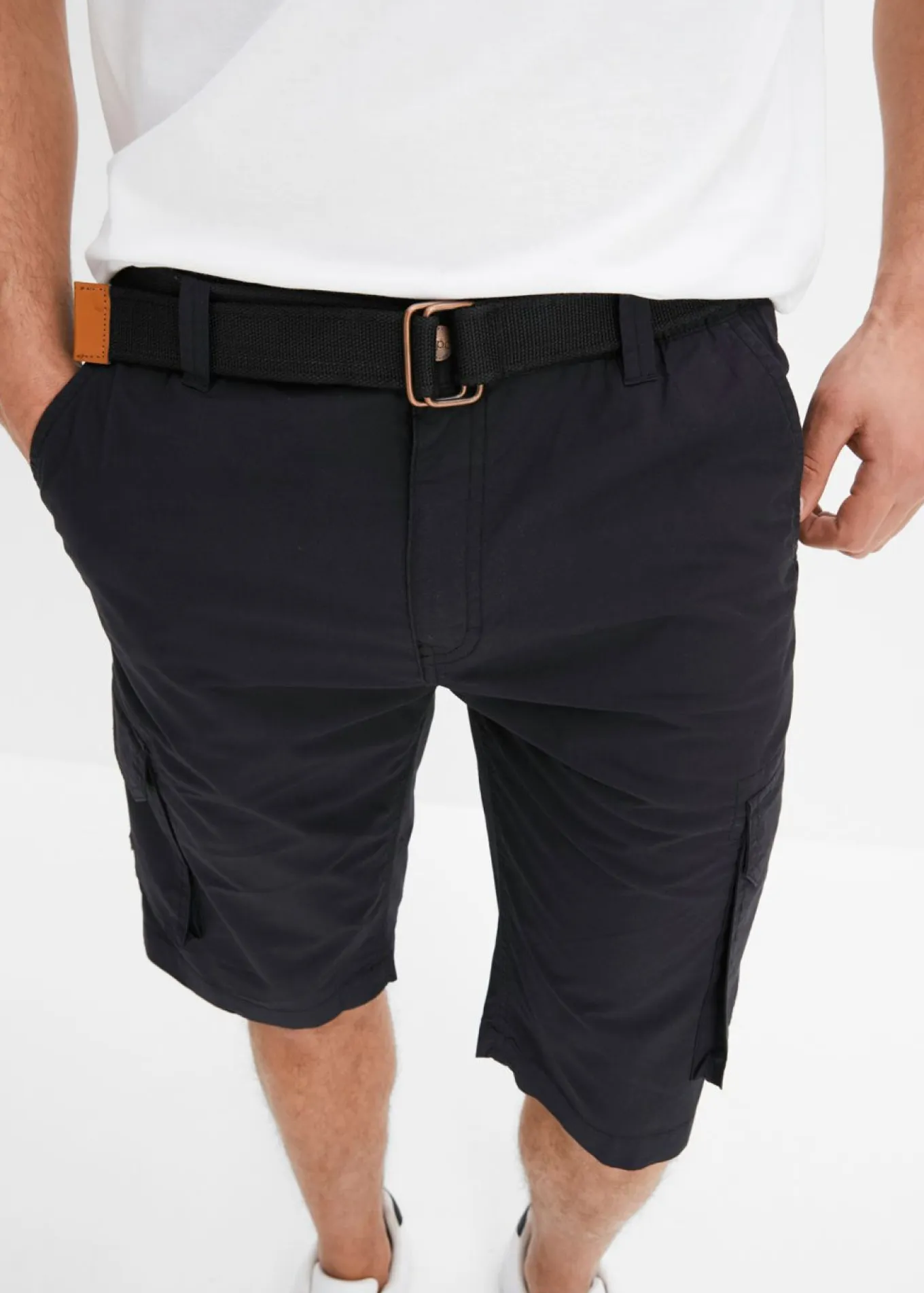 Bermuda cargo con cintura y cinturón cómodos, regular fit