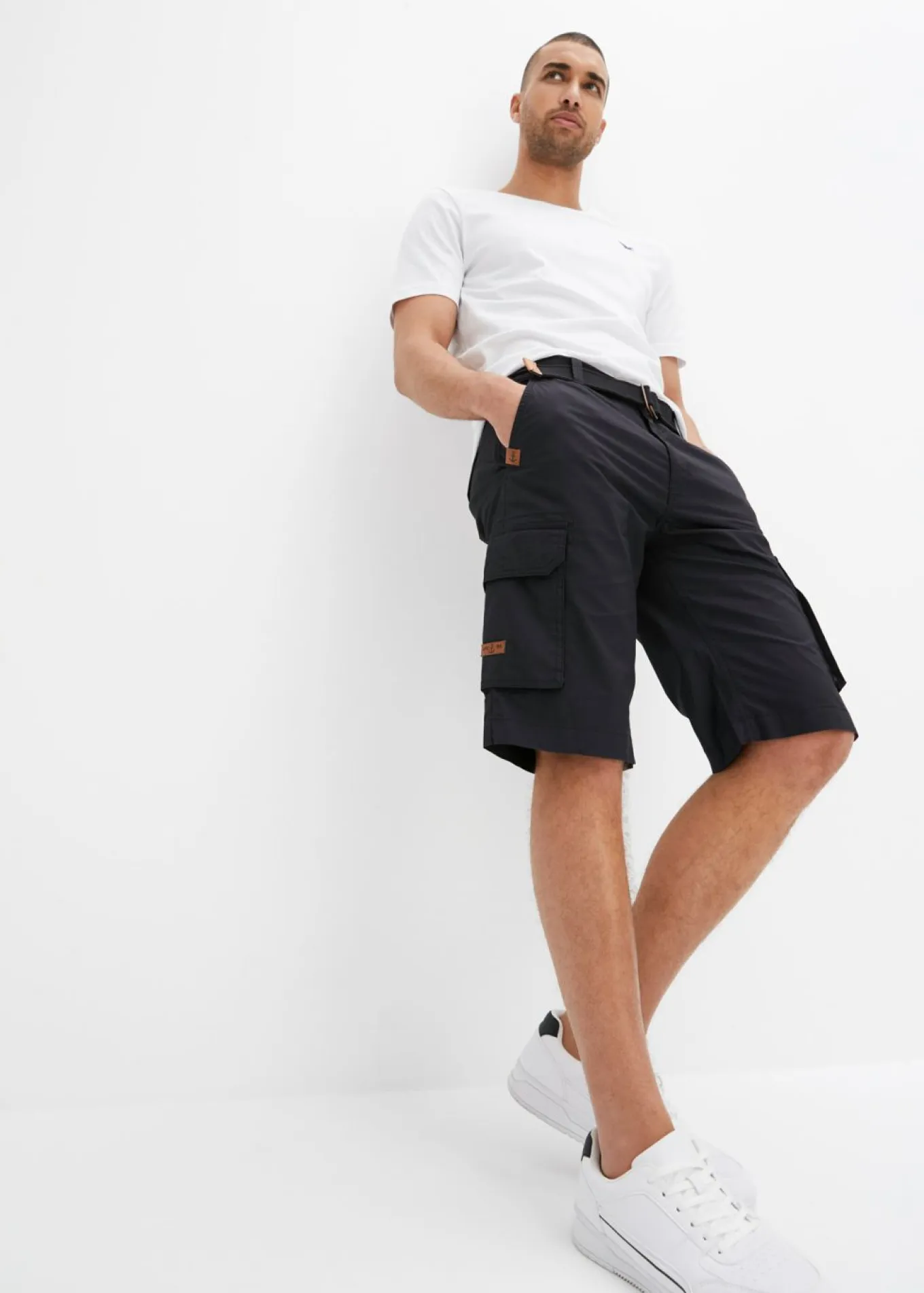 Bermuda cargo con cintura y cinturón cómodos, regular fit