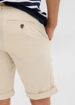 Bermuda tipo chino de corte regular