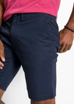 Bermuda tipo chino de corte regular