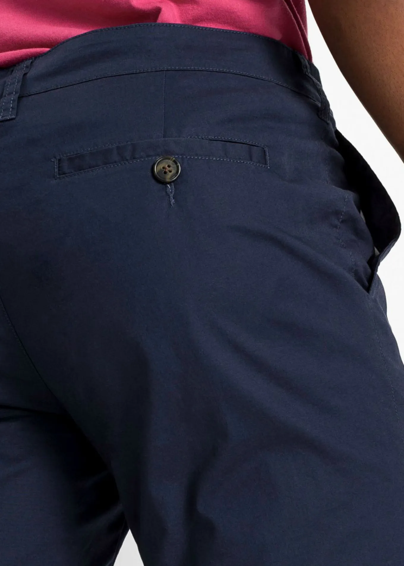 Bermuda tipo chino de corte regular