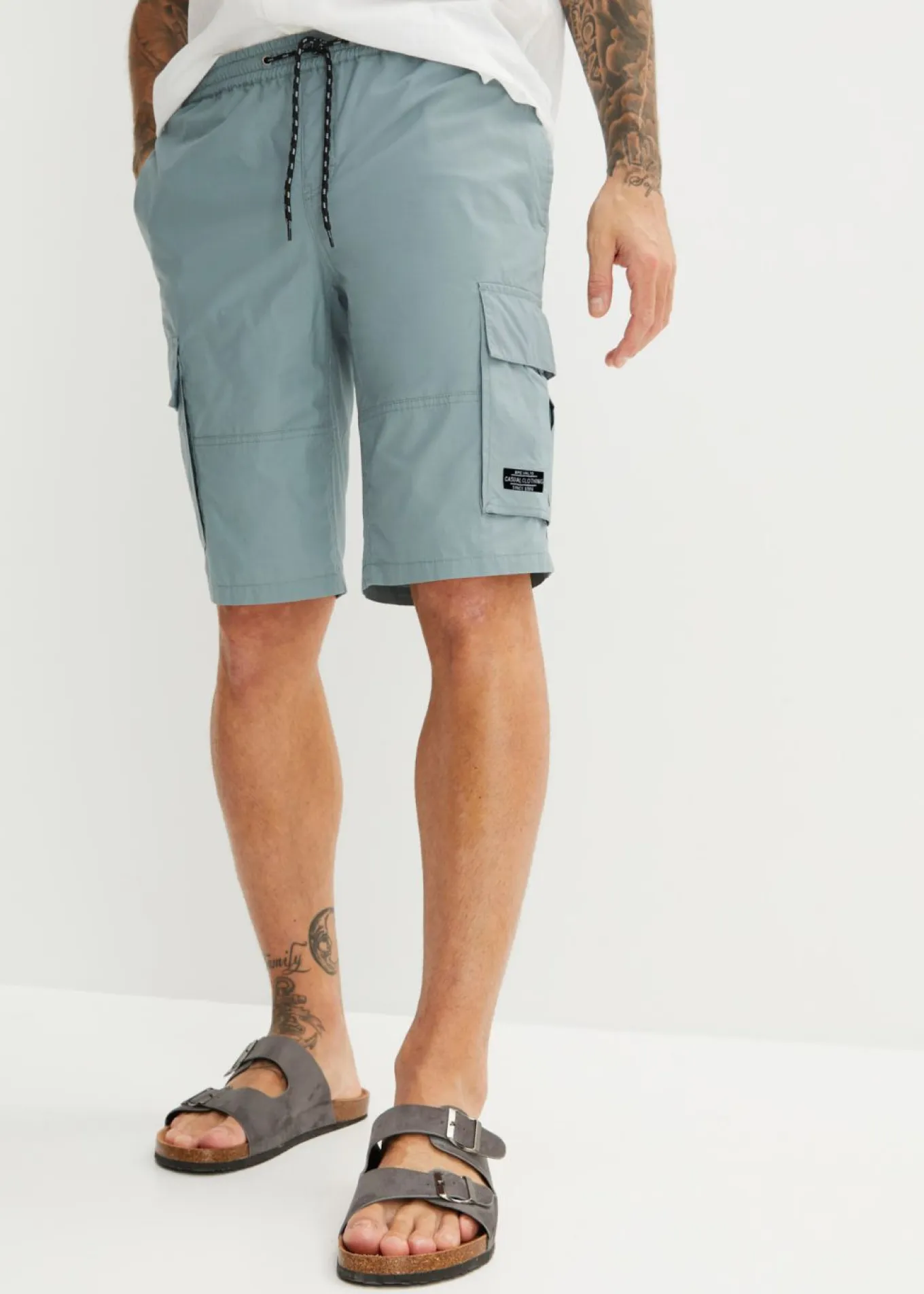 Bermudas cargo, con cintura elástica, corte regular
