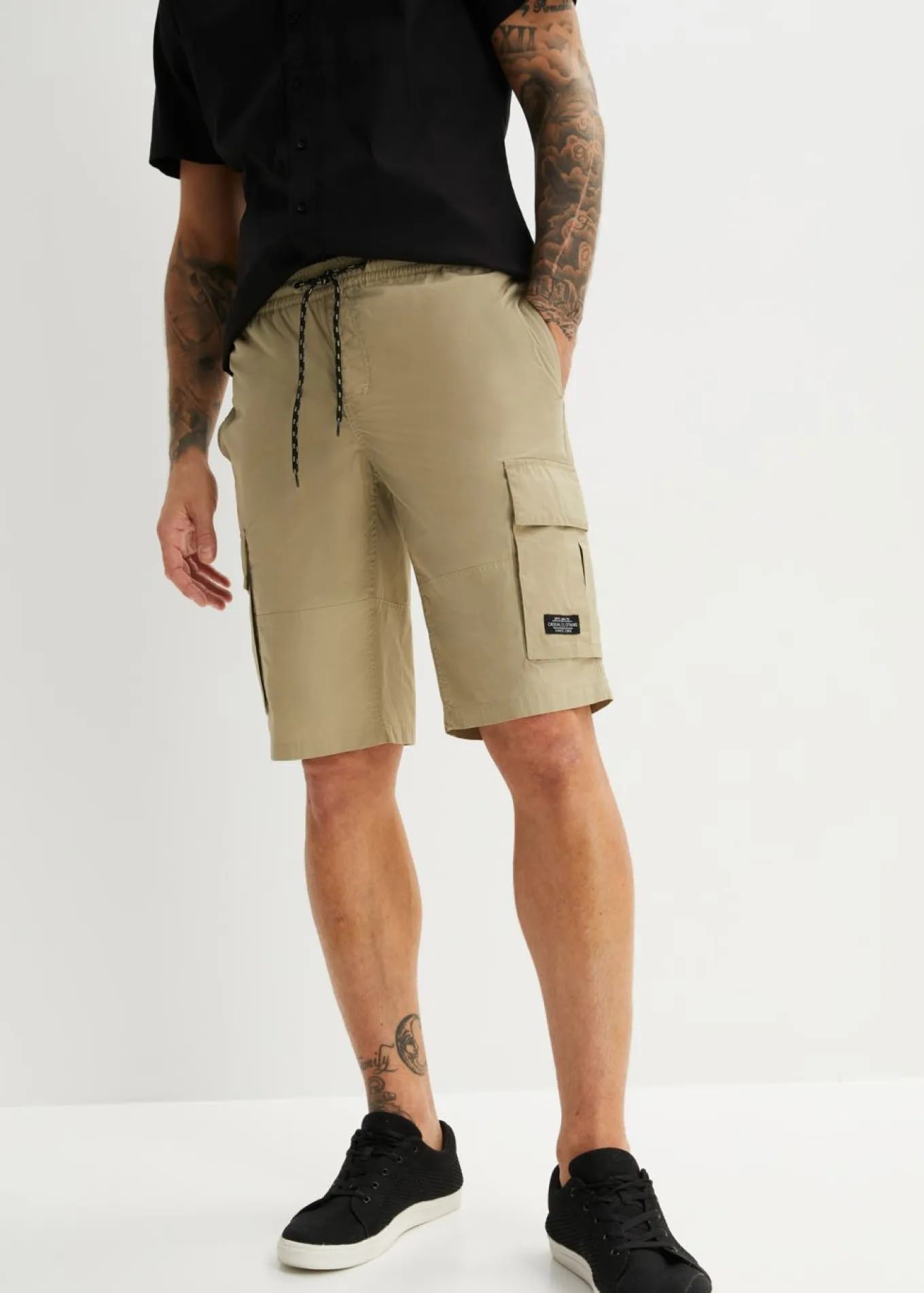 Bermudas cargo, con cintura elástica, corte regular