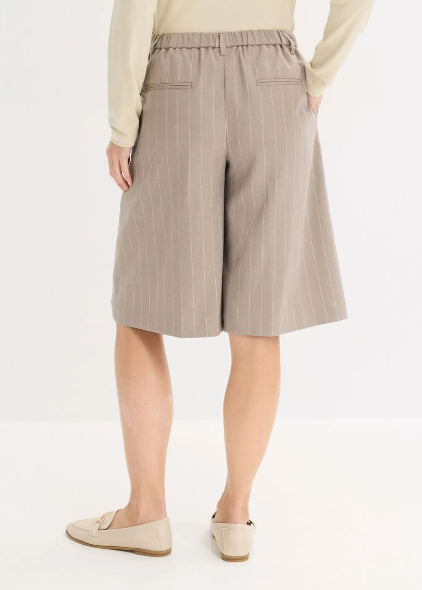 Bermudas de raya diplomática con pinzas