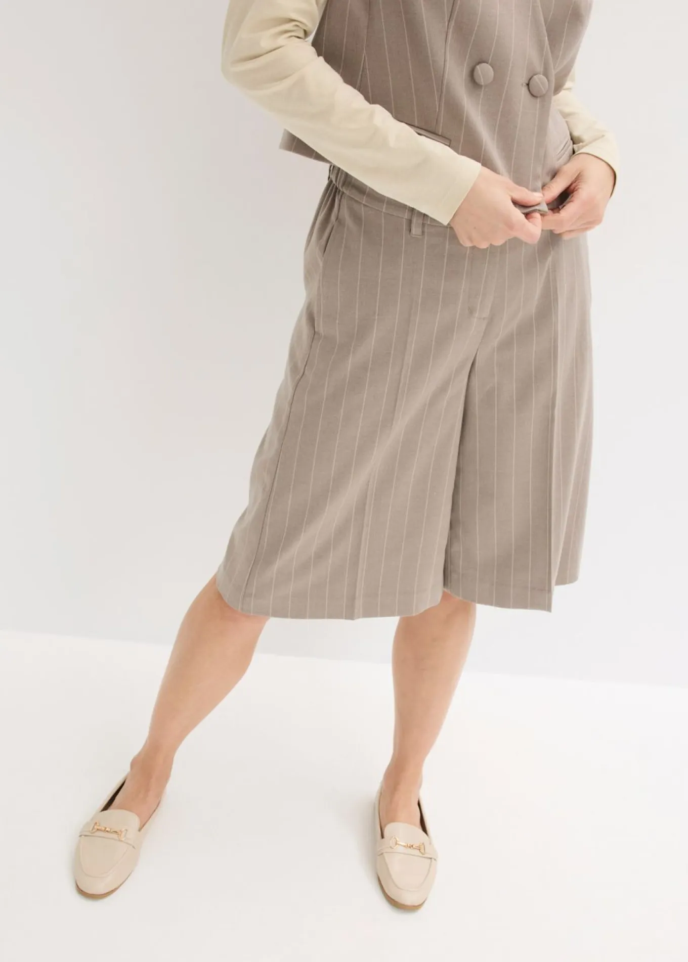 Bermudas de raya diplomática con pinzas