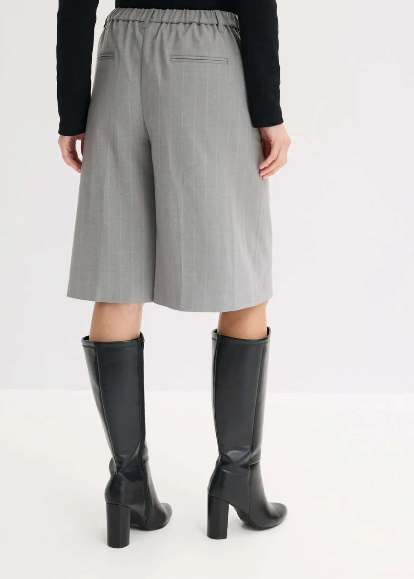 Bermudas de raya diplomática con pinzas