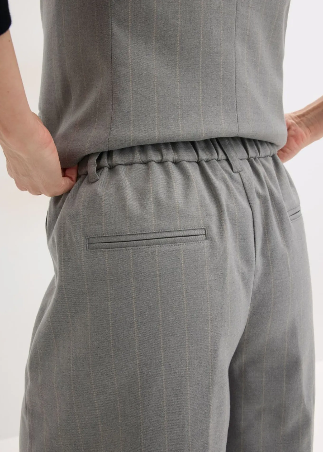 Bermudas de raya diplomática con pinzas