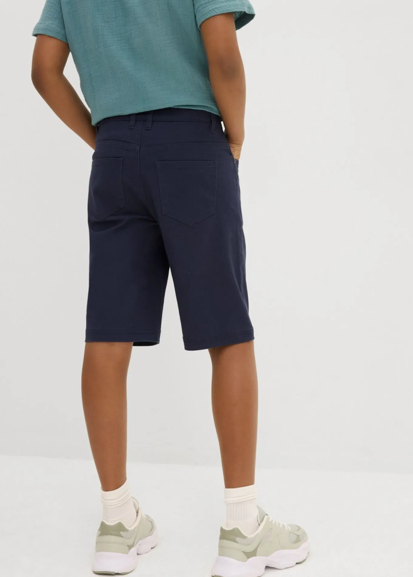 Bermudas elásticas con cinturilla ajustable y corte regular