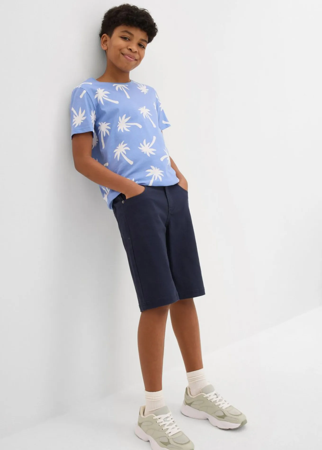 Bermudas elásticas con cinturilla ajustable y corte regular