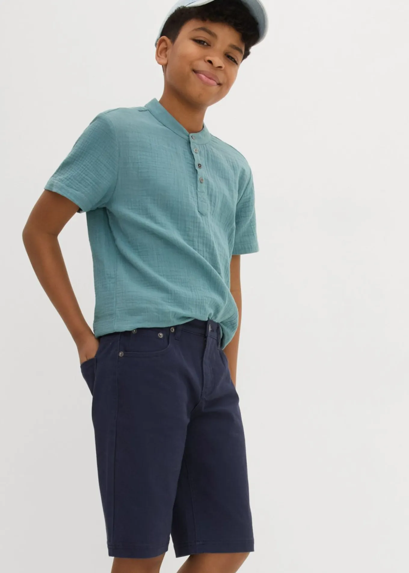 Bermudas elásticas con cinturilla ajustable y corte regular