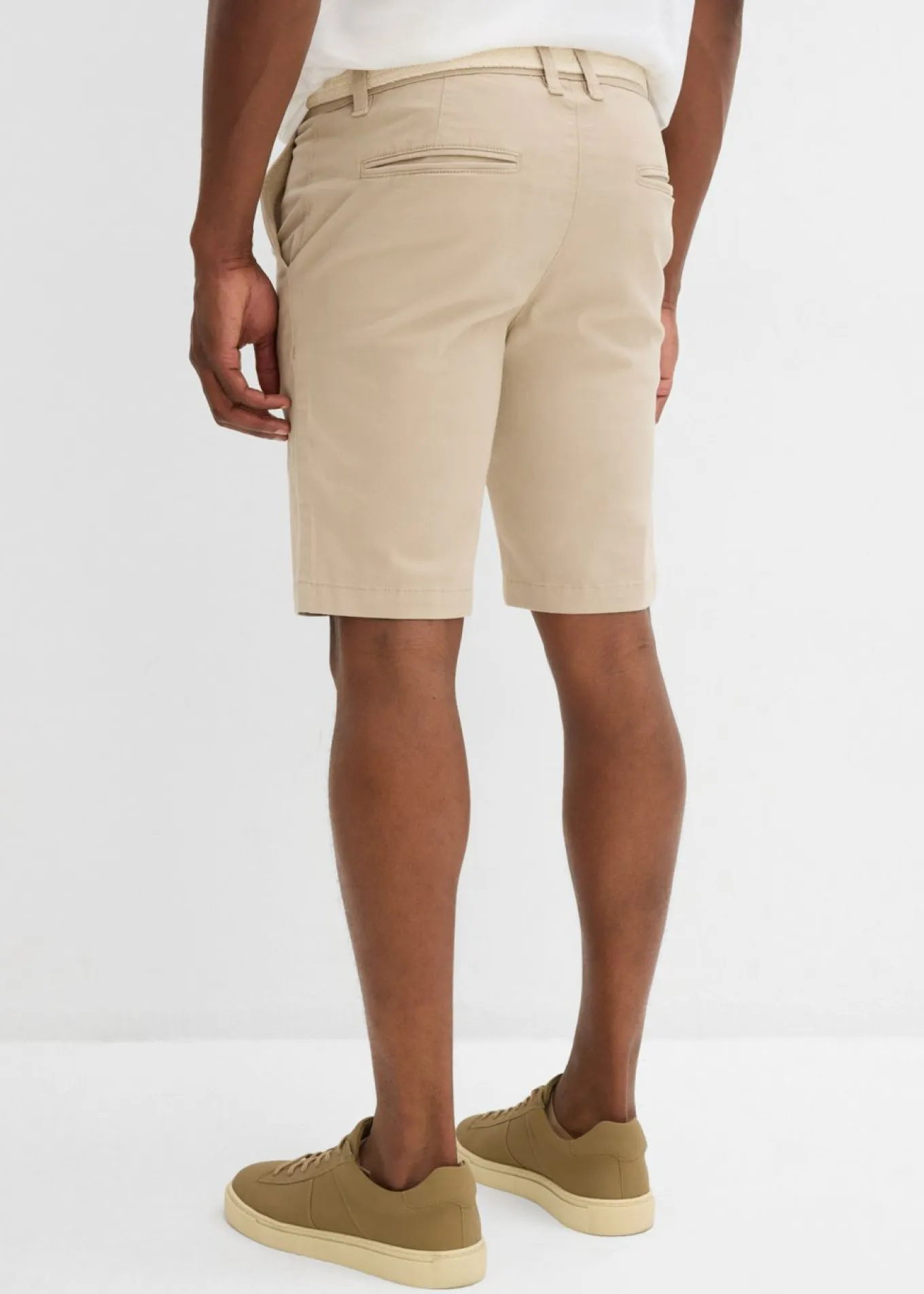 Bermudas elásticas con cinturón y corte regular