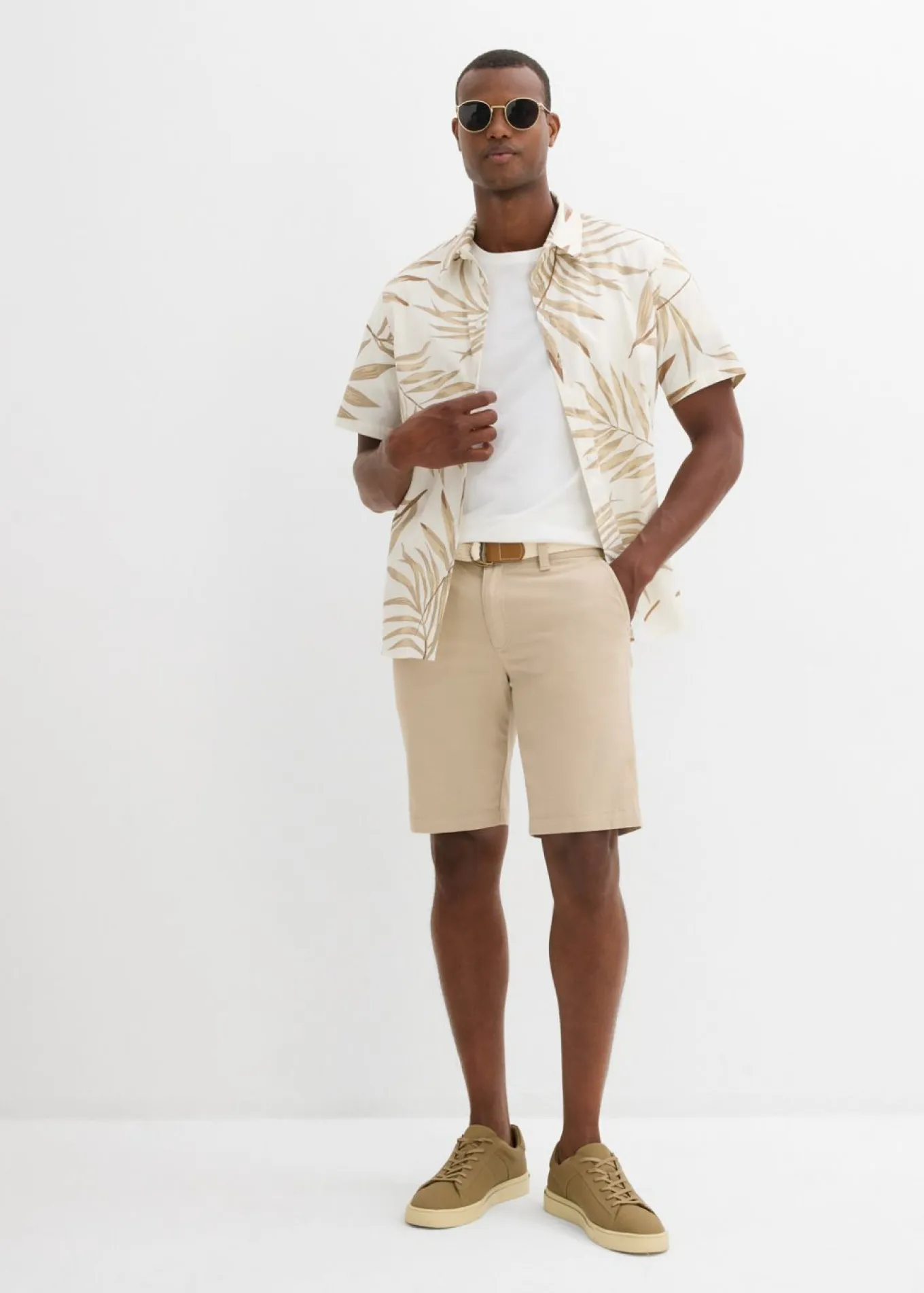 Bermudas elásticas con cinturón y corte regular