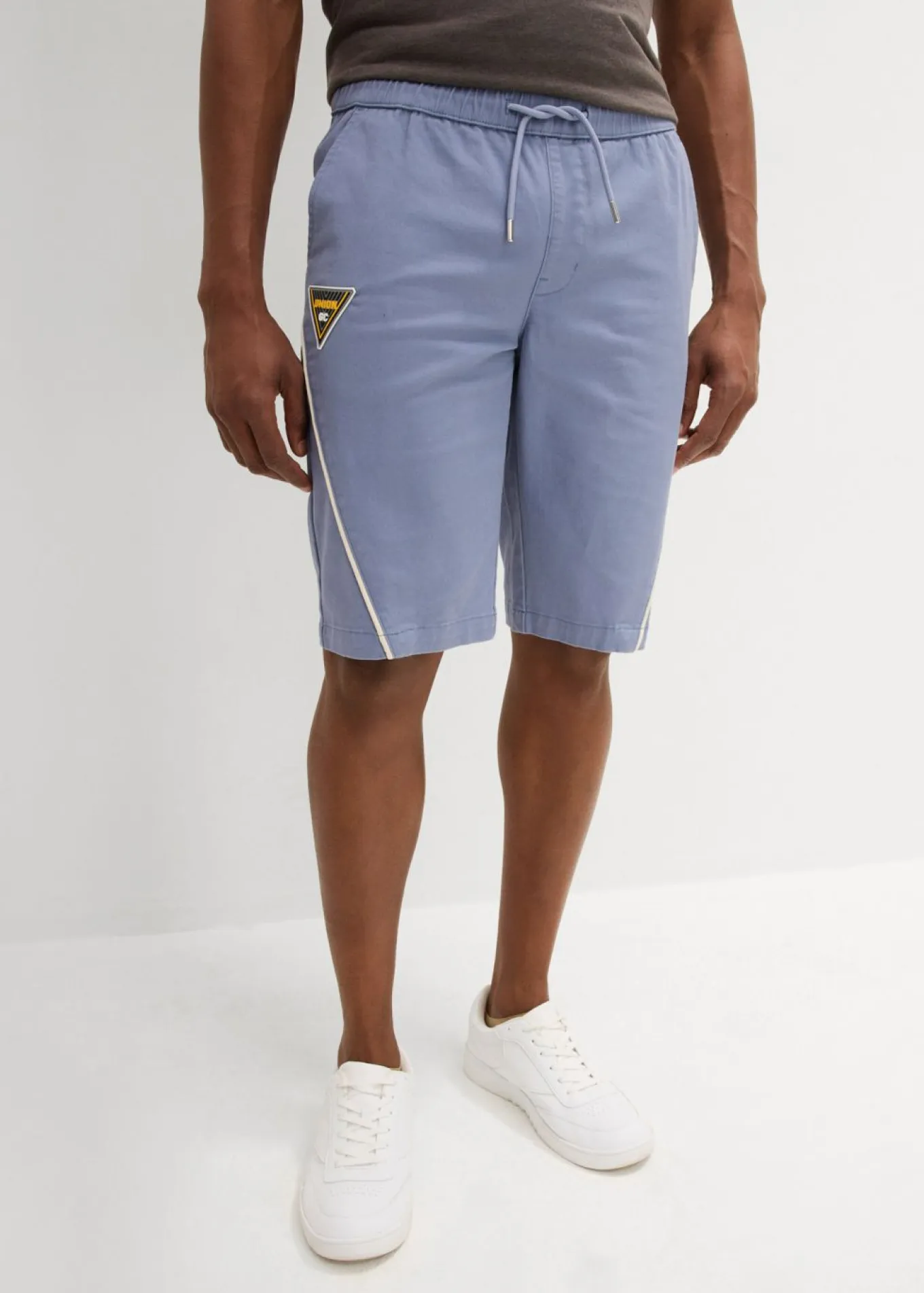 Bermudas elásticas sin cierre con corte holgado
