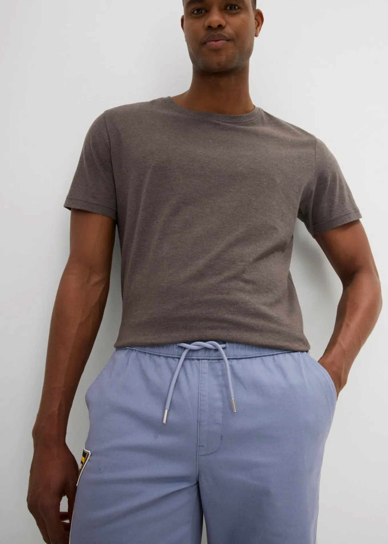 Bermudas elásticas sin cierre con corte holgado