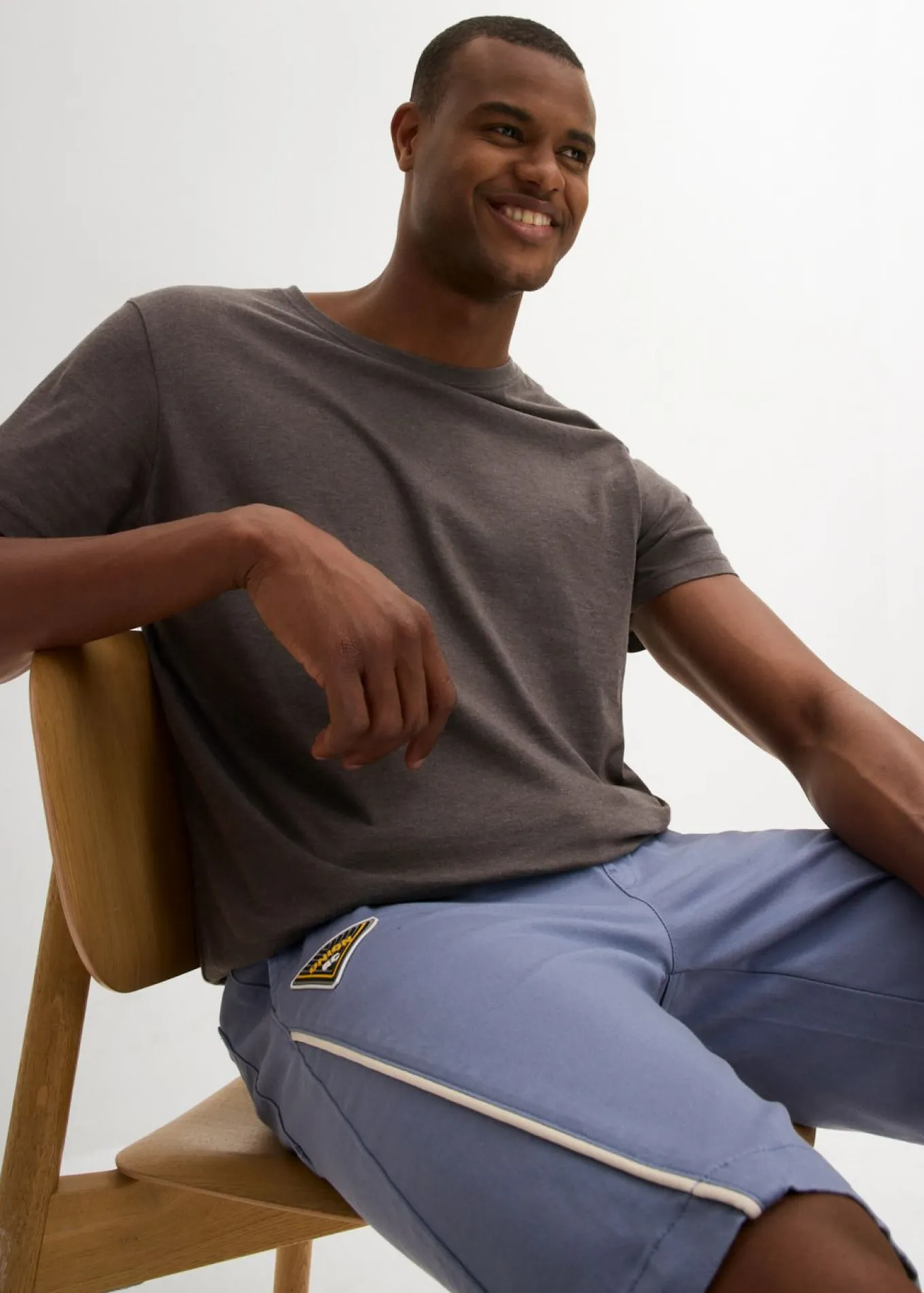 Bermudas elásticas sin cierre con corte holgado