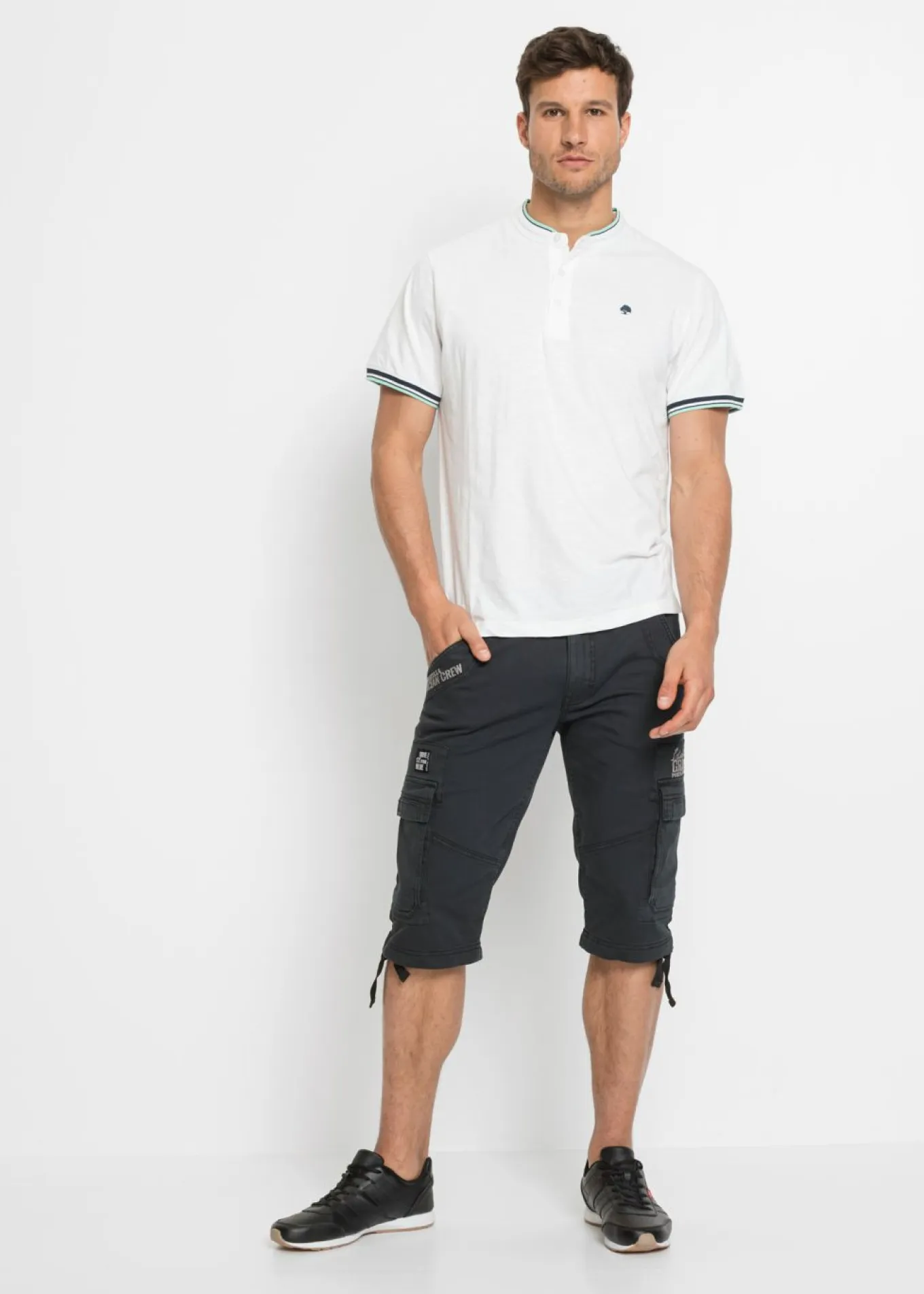 Bermudas largas elásticas, con bolsillos cargo, regular fit