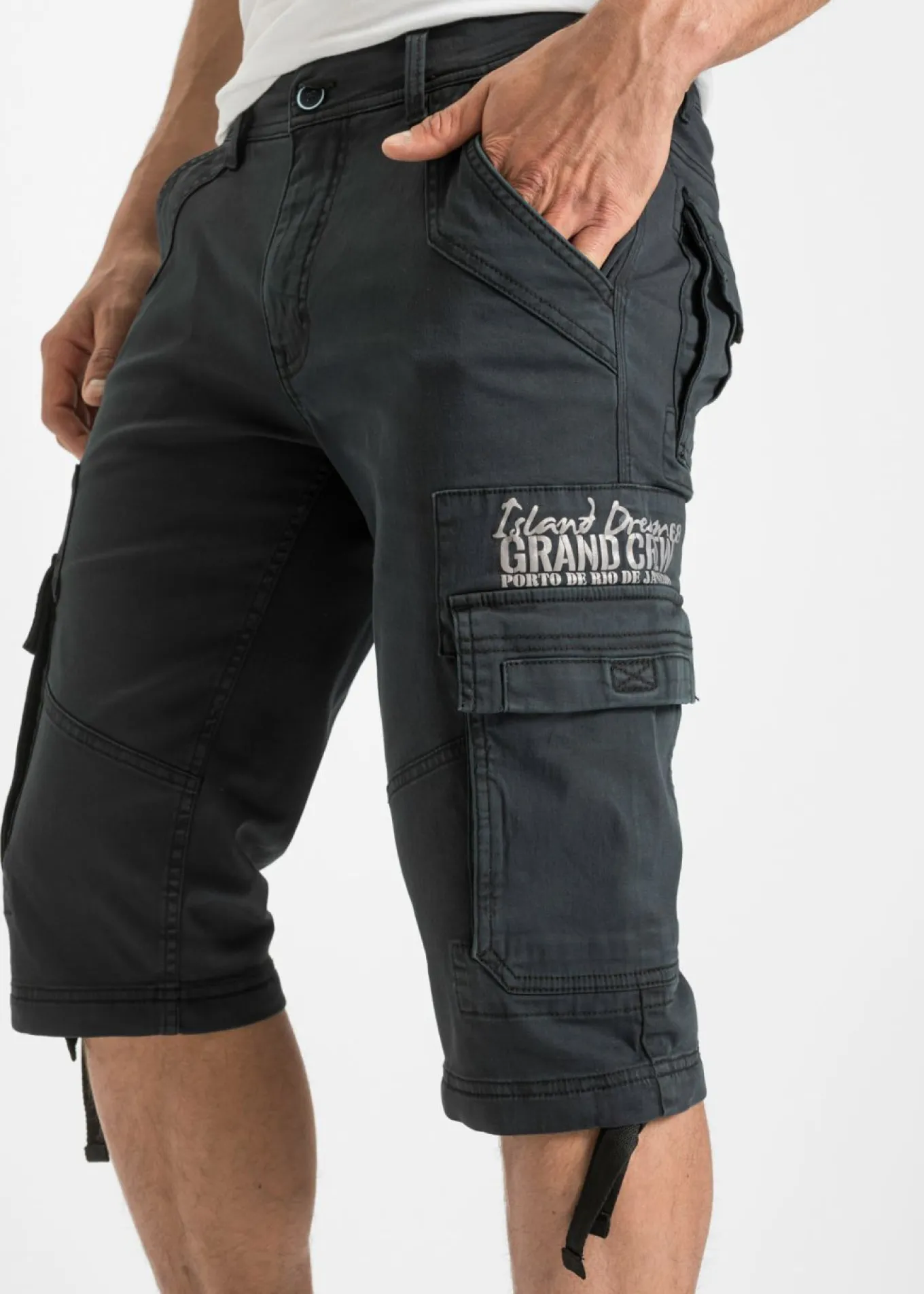 Bermudas largas elásticas, con bolsillos cargo, regular fit