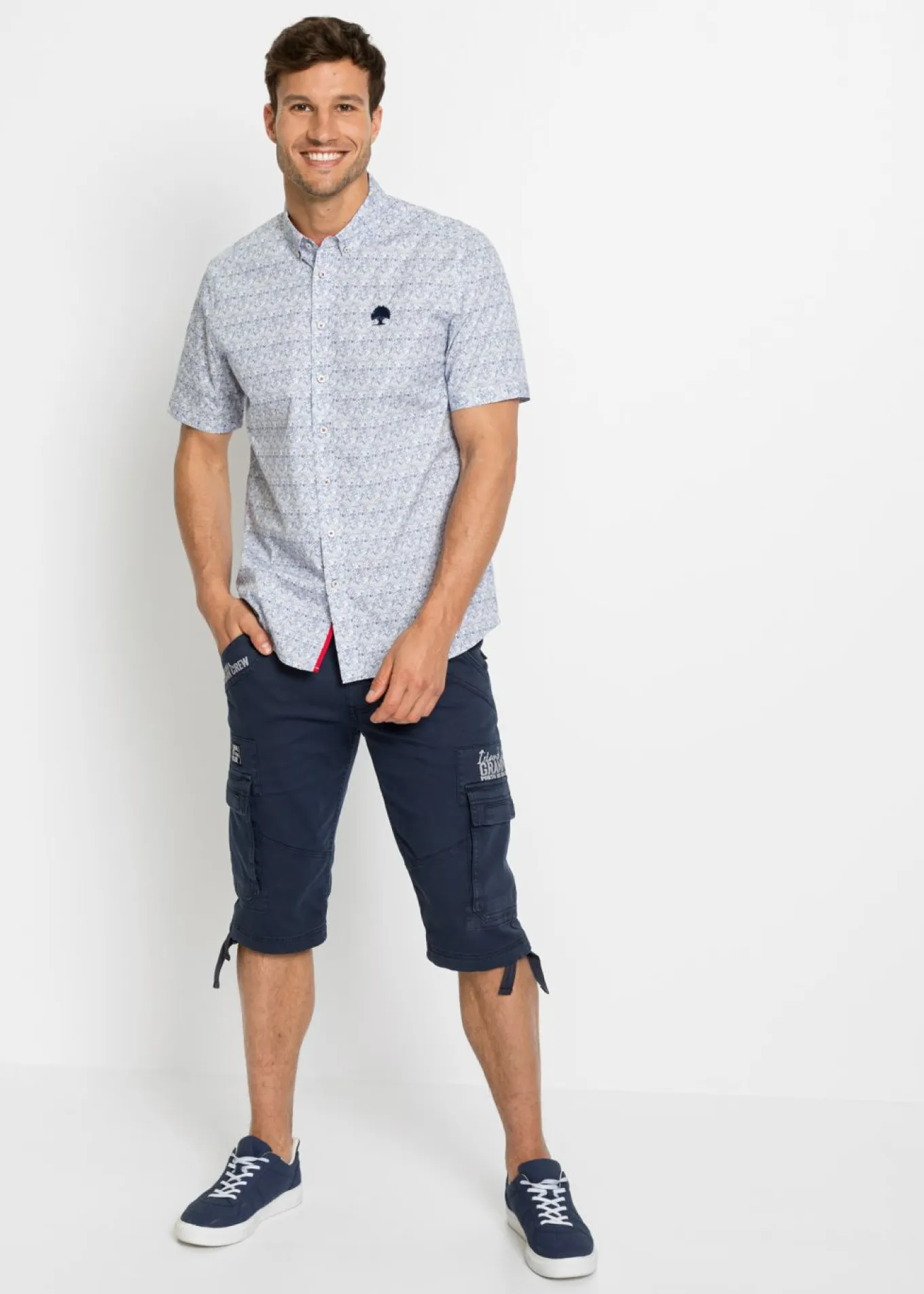 Bermudas largas elásticas, con bolsillos cargo, regular fit