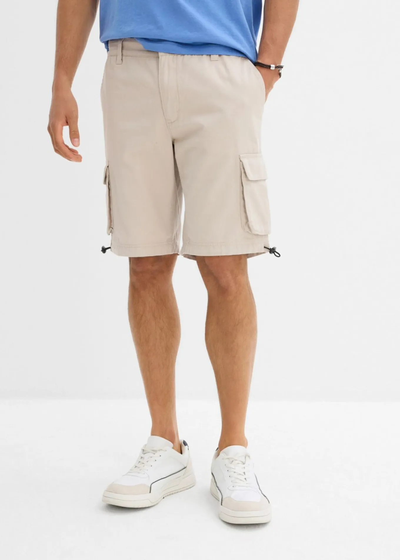 Bermudas tipo cargo con cinturilla elástica y corte regular