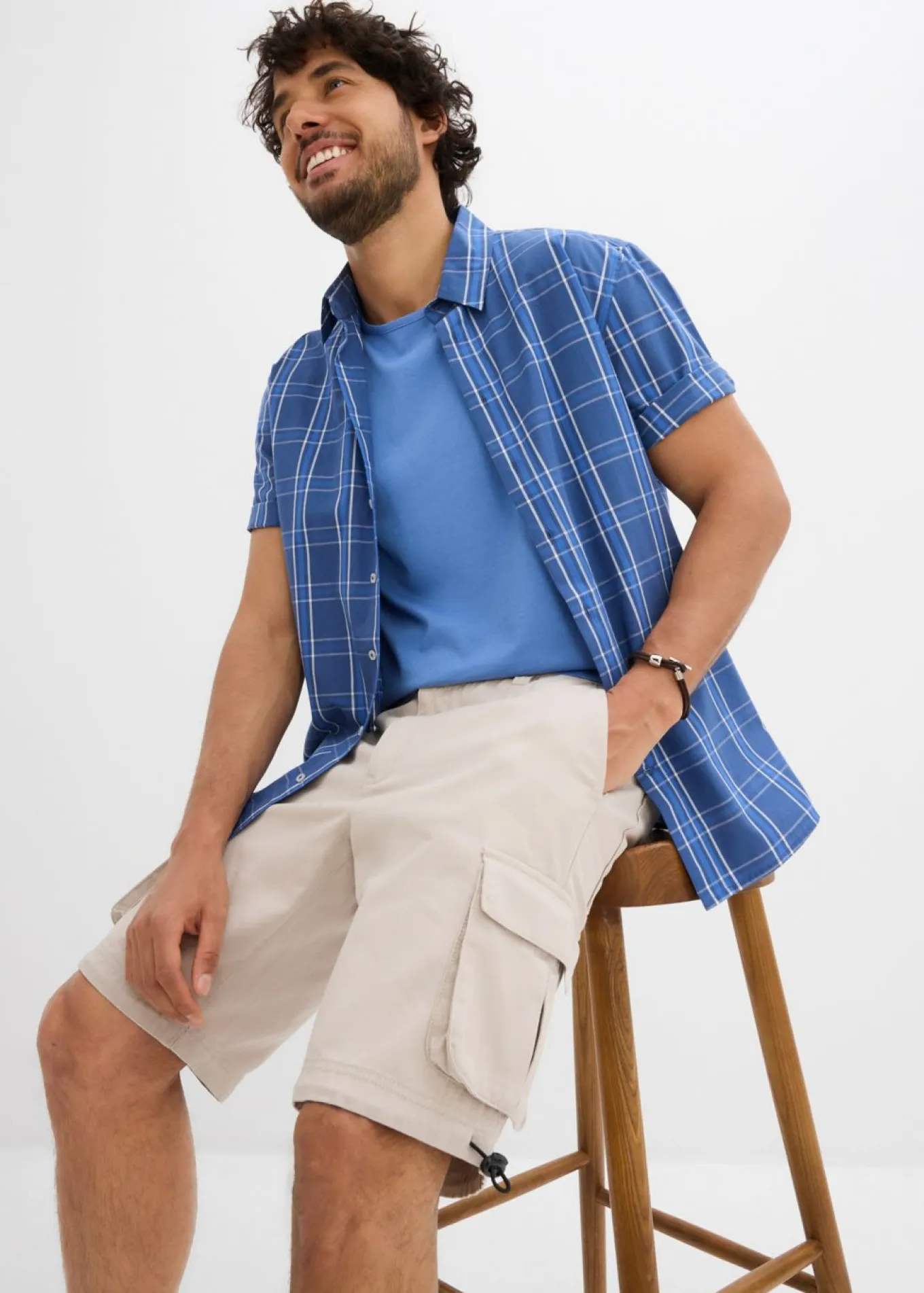 Bermudas tipo cargo con cinturilla elástica y corte regular