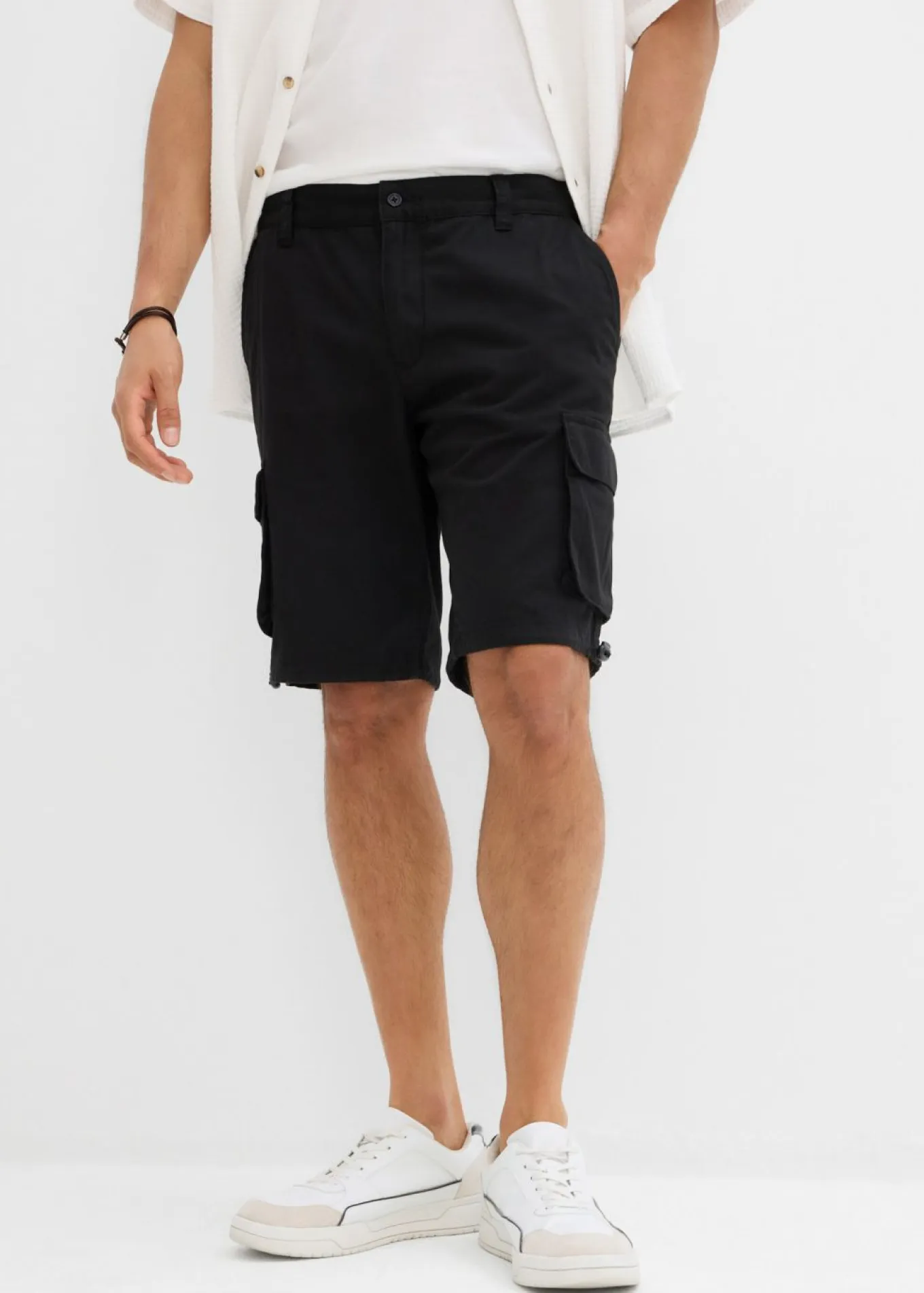 Bermudas tipo cargo con cinturilla elástica y corte regular