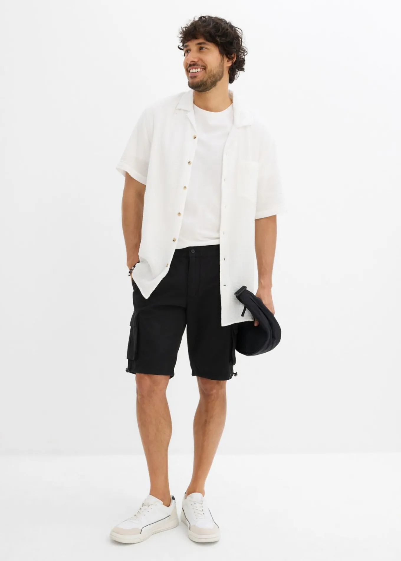 Bermudas tipo cargo con cinturilla elástica y corte regular