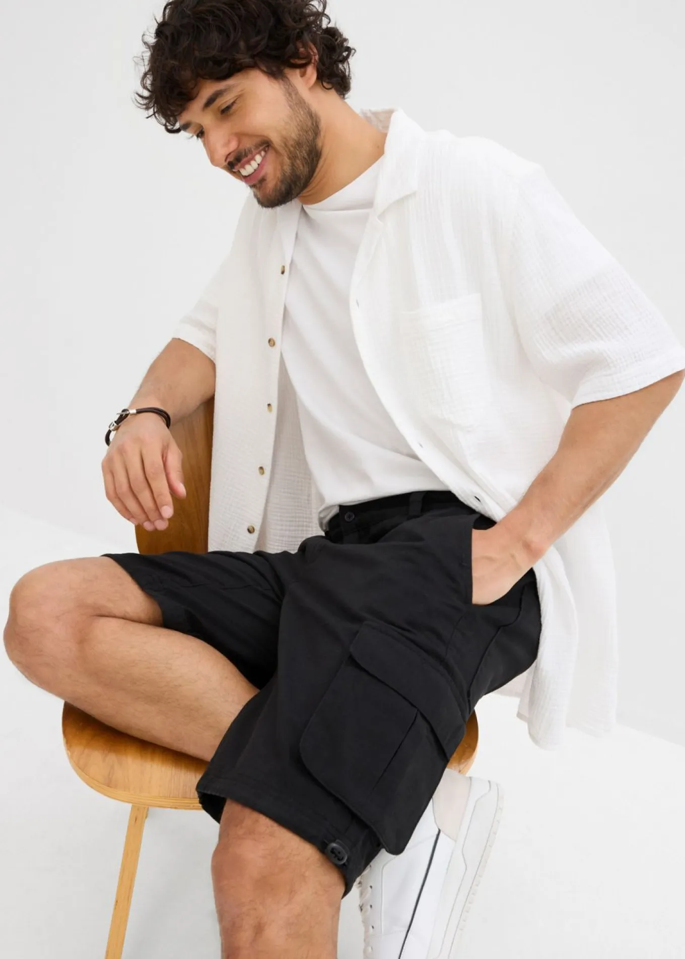 Bermudas tipo cargo con cinturilla elástica y corte regular