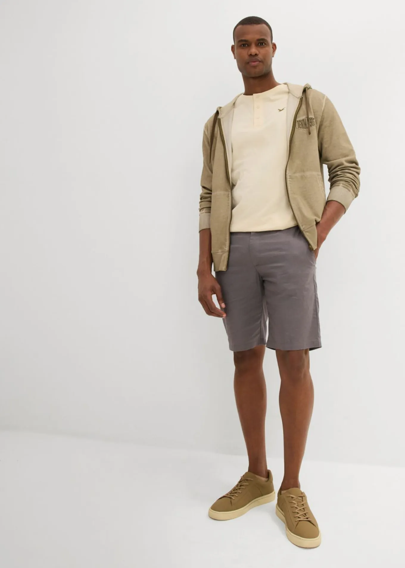 Bermudas tipo chino con lino y corte regular