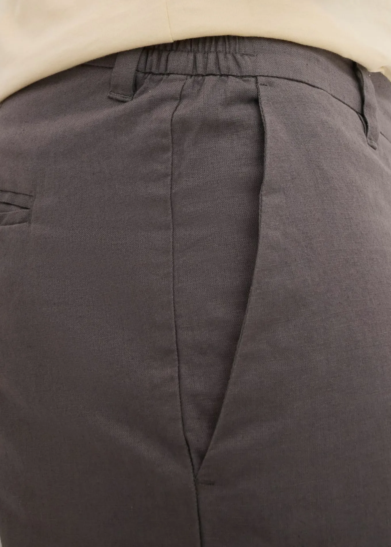 Bermudas tipo chino con lino y corte regular