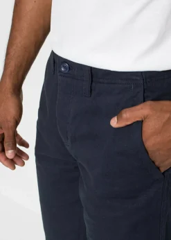 Bermudas tipo chino de algodón puro con corte recto
