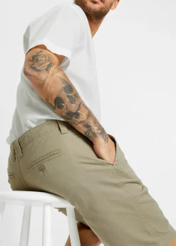 Bermudas tipo chino de algodón puro con corte recto