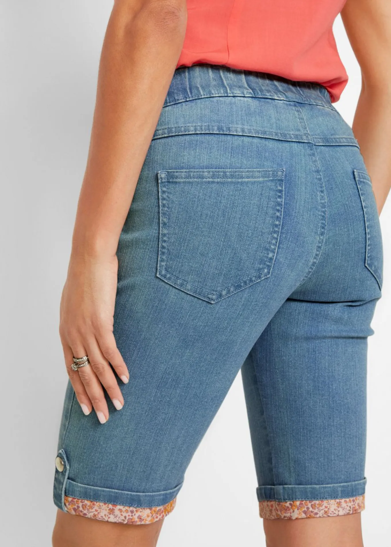 Bermudas vaqueras con dobladillo de color