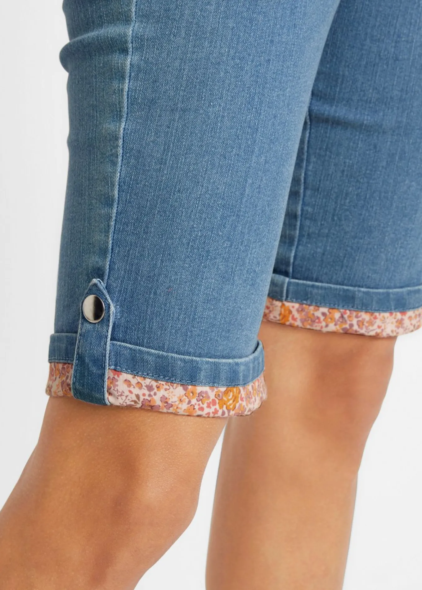 Bermudas vaqueras con dobladillo de color