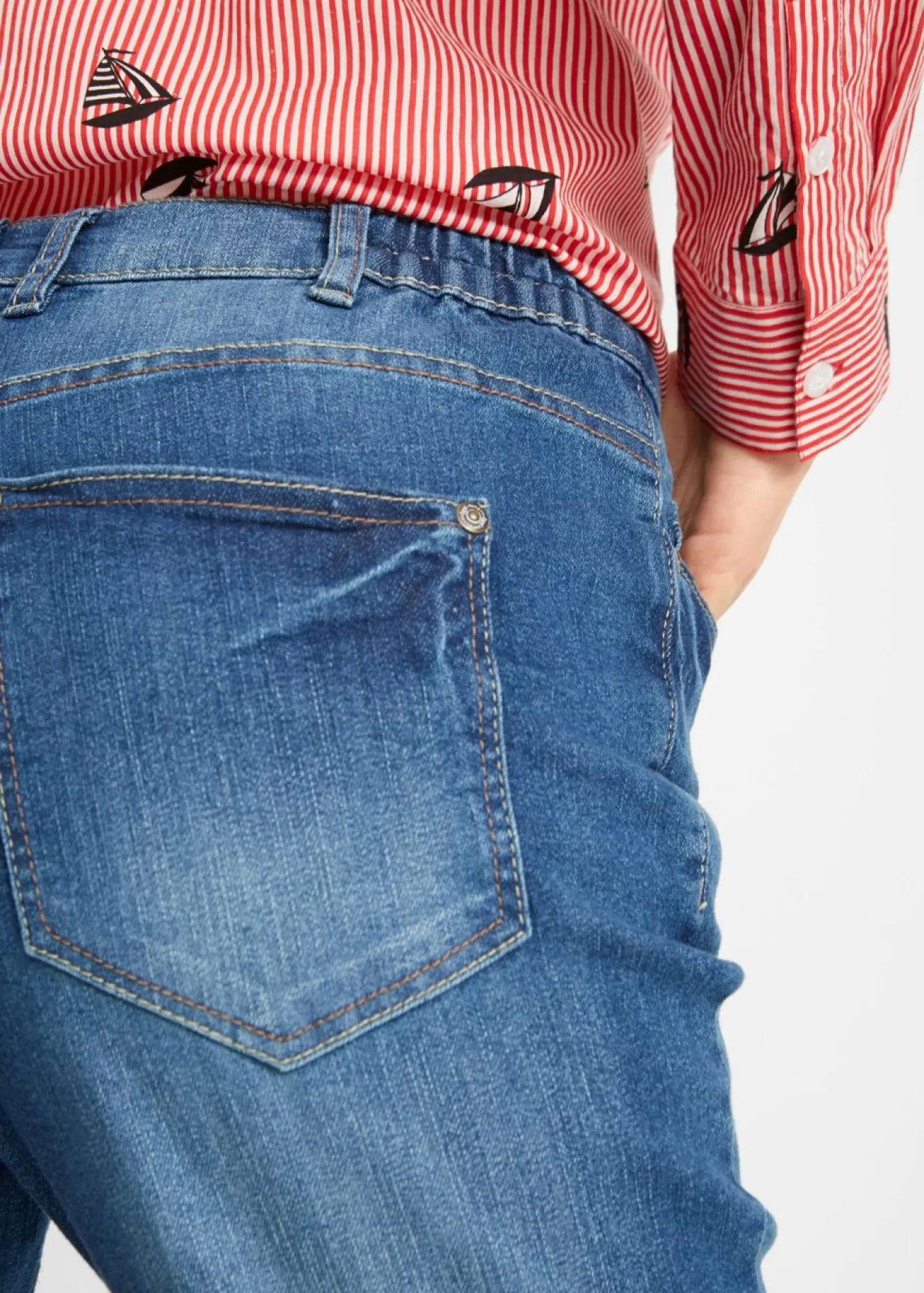 Bermudas vaqueras, elásticas, con bajo enrollado