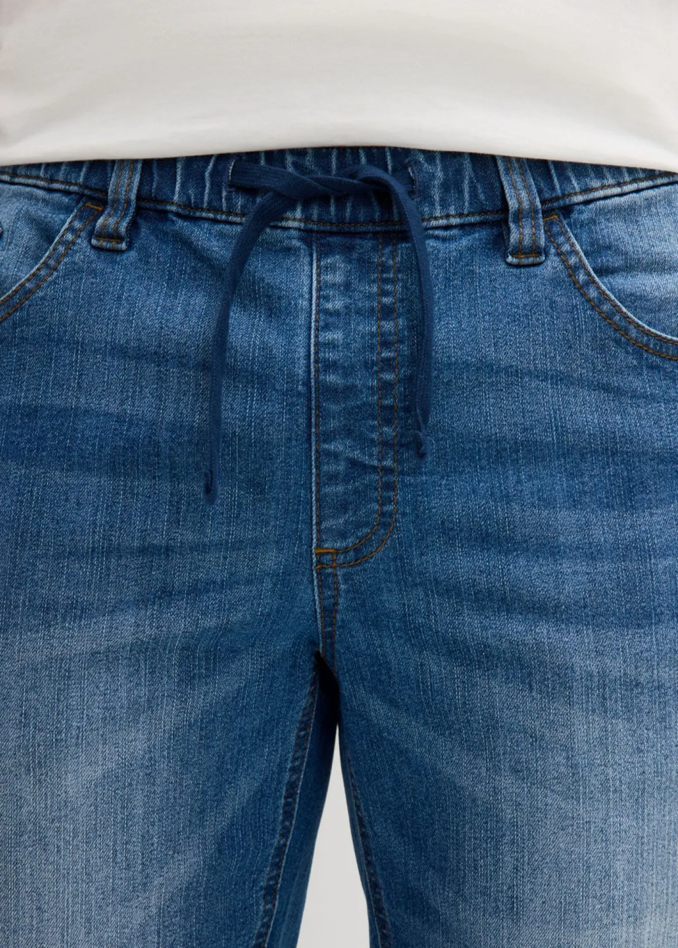 Bermudas vaqueras largas tipo chándal con corte regular