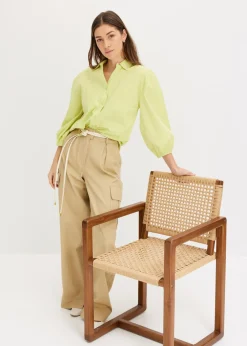 Blusa asimétrica con mangas abullonadas